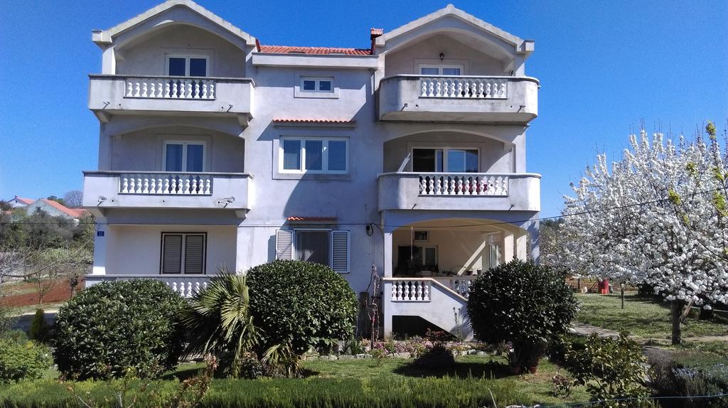 Apartments Lena Sutomiscica Esterno foto